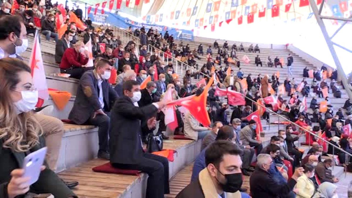 Ak Parti deprem den hemen sonra kongre yapması milleti çileden çıkardı