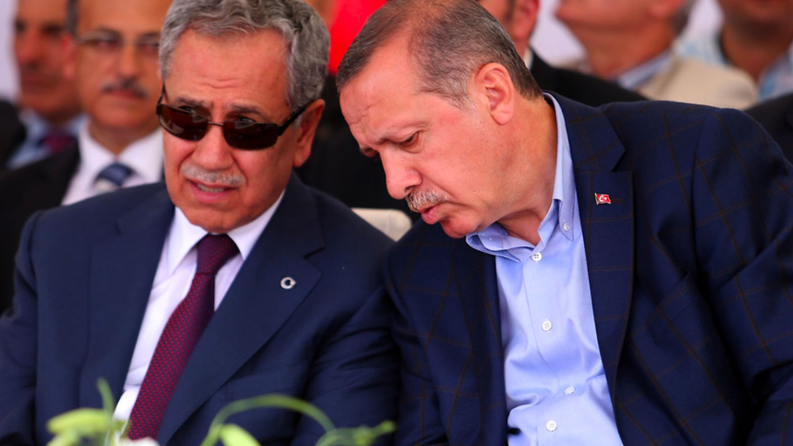 Ak partide büyük kriz, Bülent Arınç istifalar geliyor!