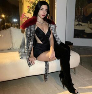 merve boluğur sütyensiz