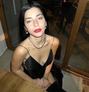 merve boluğur sütyensiz
