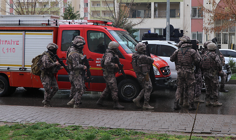 Diyarbakır'da 'rehine' operasyonu yaralı 5 kişi evden çıkarıldı!